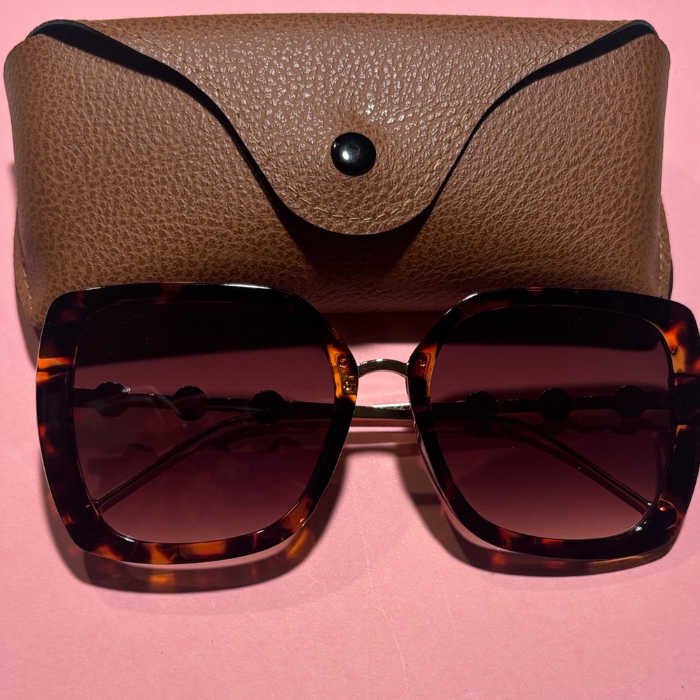 Tortoise Shell Sunglasses with Case